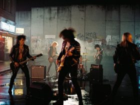 Zwischen Neonlicht und Mauerfall: Das Lebensgefühl zwischen Angst, Hoffnung und Exzess