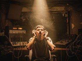 Der Ätherbeben: Als dein Song zum ersten Mal im Radio lief – Ein Gefühl wie die Mauer fällt