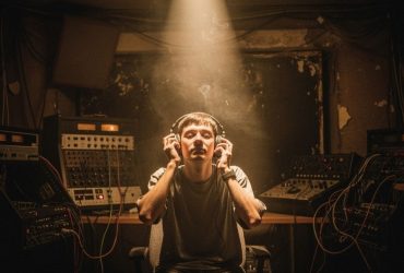 Der Ätherbeben: Als dein Song zum ersten Mal im Radio lief – Ein Gefühl wie die Mauer fällt