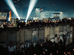 Der Dammbruch der Geschichte: Neue Einblicke in Die Nacht des Mauerfalls