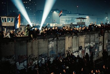 Der Dammbruch der Geschichte: Neue Einblicke in Die Nacht des Mauerfalls