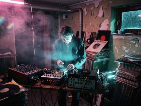 Der Sound der Mauerjahre: Berliner Musiklabels der 80er und ihr rebellischer Lifestyle