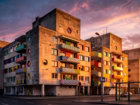 Beton, Visionen und der Puls der Stadt: Berliner Architektur der 80er