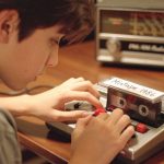 Das Knistern der Sehnsucht: Wie Kassettentausch und Radiomitschnitt eine Ära prägten
