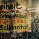 Als die Stadt zur Leinwand wurde: Graffiti, Streetart und politische Parolen im Herzen Berlins