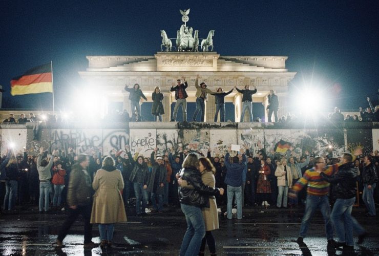 Die Nacht des Mauerfalls: Als Berlin den Atem anhielt und die Freiheit tanzte