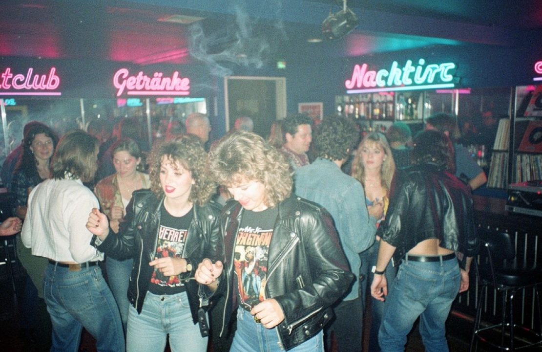 Neonlichter, Rauchschwaden, Rebellion: Eine Zeitreise in die Berliner Cafés, Bars und Kneipen von 1985