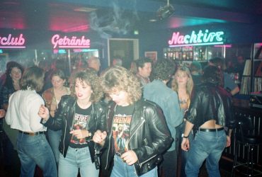 Neonlichter, Rauchschwaden, Rebellion: Eine Zeitreise in die Berliner Cafés, Bars und Kneipen von 1985