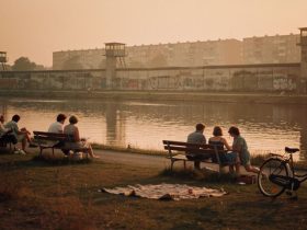 Sommer an der Spree vor der Wende: Ein Lebensgefühl zwischen Mauern und Melancholie